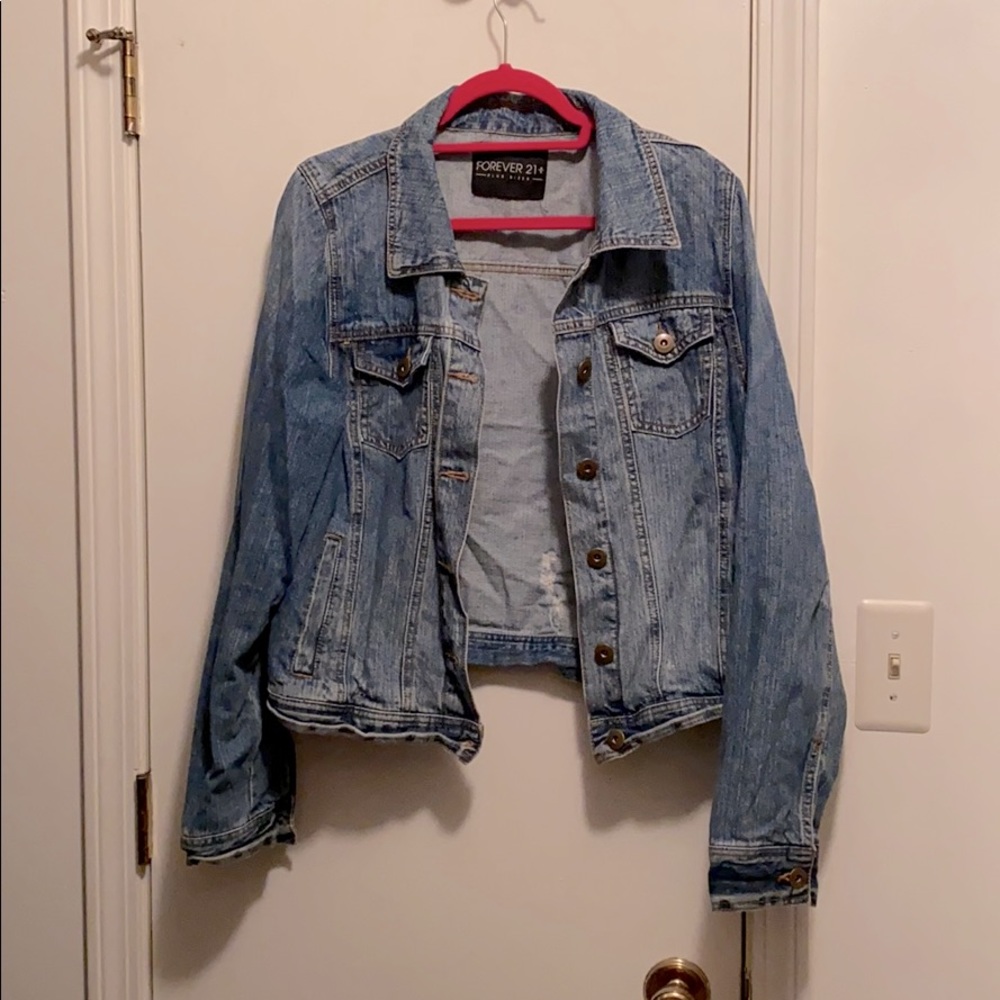 🌟Distressed jean jacket